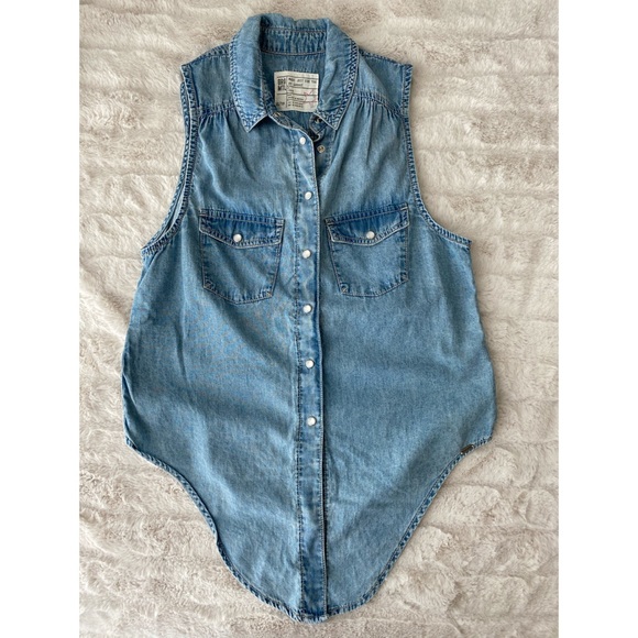 Chambray tie up tank top. Size XS - Picture 2 of 6